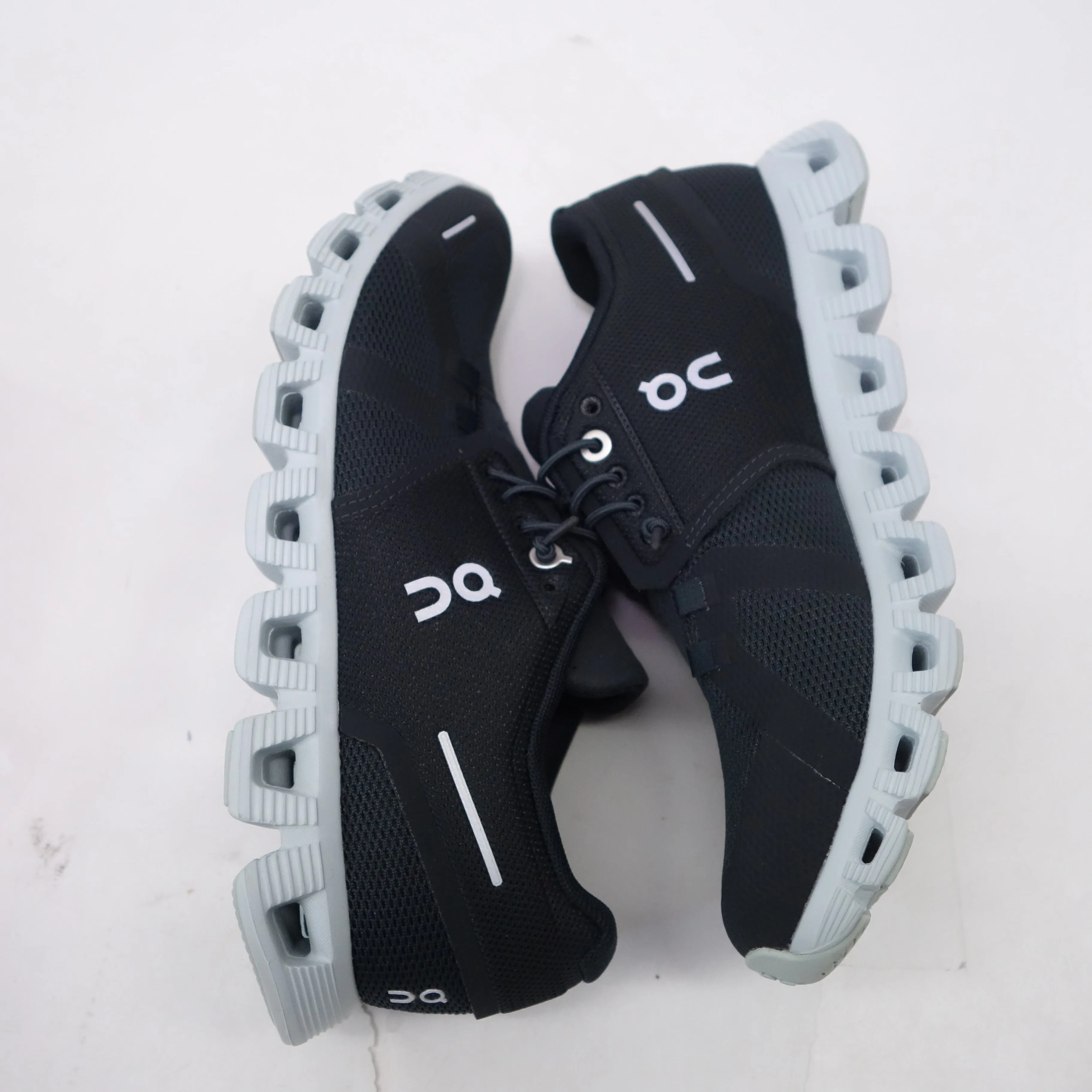 ON Running Womens Black Blue Cloud 5 Trail Running Hiking Outdoor Shoes US 7 M EU 38