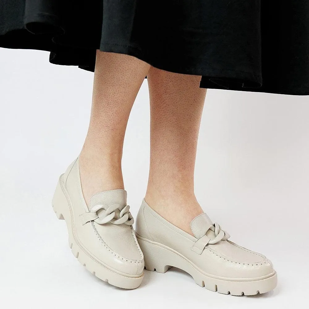 Unnay Almond Leather Heeled Loafers