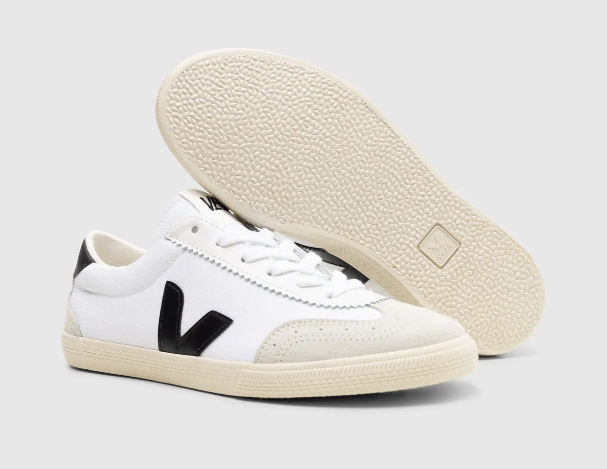 VEJA Women's Volley Canvas White / Black