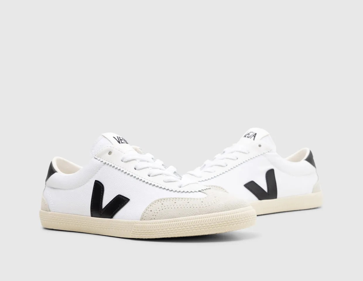 VEJA Women's Volley Canvas White / Black